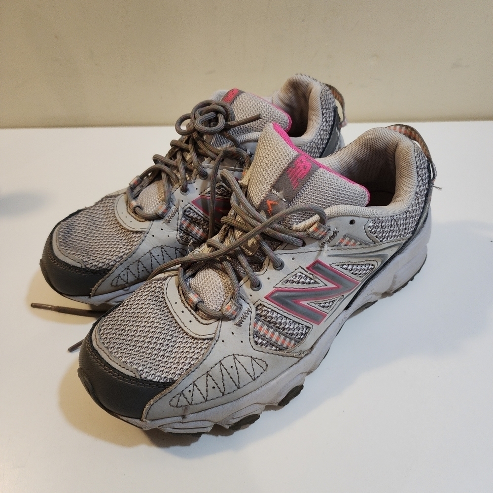 NEW BALANCE women's 412 trail tunning sneakers size 8